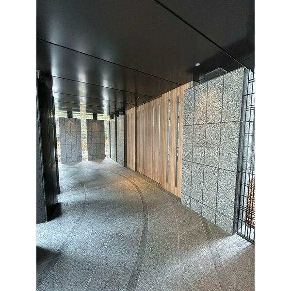 ローレルタワー堺筋本町のロビー