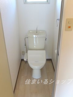 エントピア古本　Ｂ棟のトイレ|温水洗浄便座・窓あり