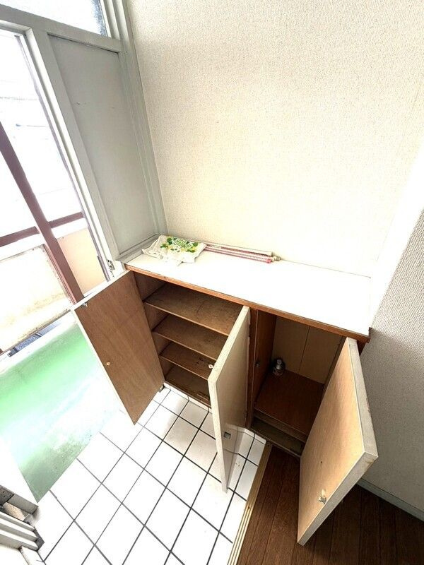 リリーハイツの玄関