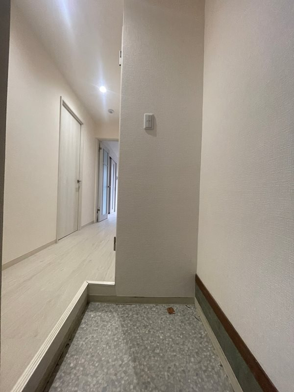 葺合マンションの玄関