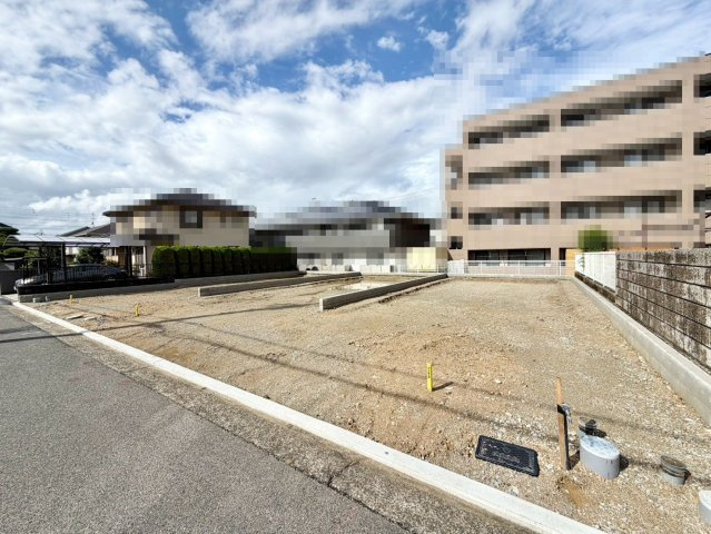 土塔町　売土地　全３区画の前面道路含む現地写真|自由設計対応ですので、お好きな間取りで個性あふれる住まいにしてくださいね！
