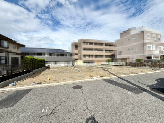 土塔町　売土地　全３区画の前面道路含む現地写真|☆参考プラン図ご提案可能☆土地をご購入される方には弊社での建築もご提案しています。