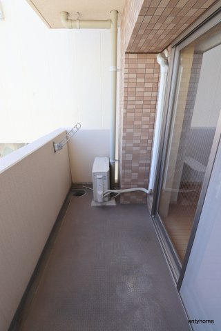 ディナスティ都島北通　仲介手数料無料のバルコニー
