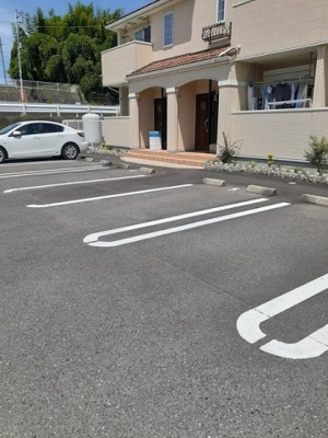 【駐車場】 | カーサ・ソレイユ　Ａ | 駐車場に車を止められます