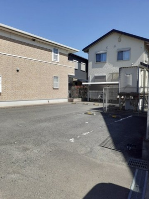 【駐車場】 | リエーヴルⅡ | 駐車場があるので、車を買う予定の方も安心です