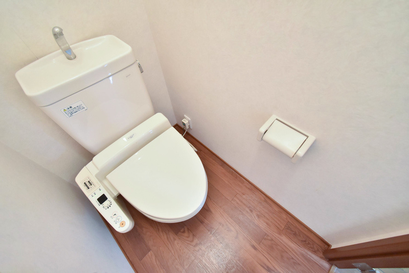 峯【10.000円キャッシュバック対象物件】のトイレ|ゆったりとした空間のトイレです