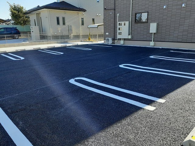 駐車場があるので、車を買う予定の方も安心です