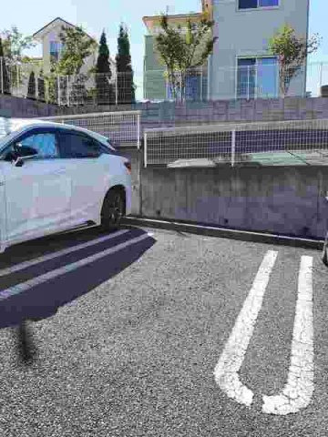車をお持ちの方に嬉しい駐車場付きの物件です