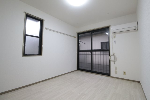 使い勝手のいい寝室です