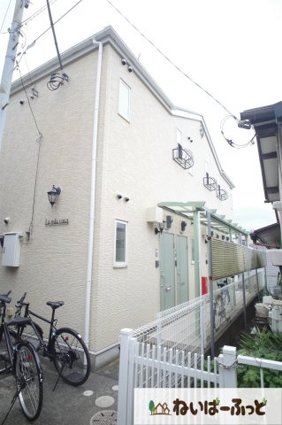 落ち着いた雰囲気の外観です