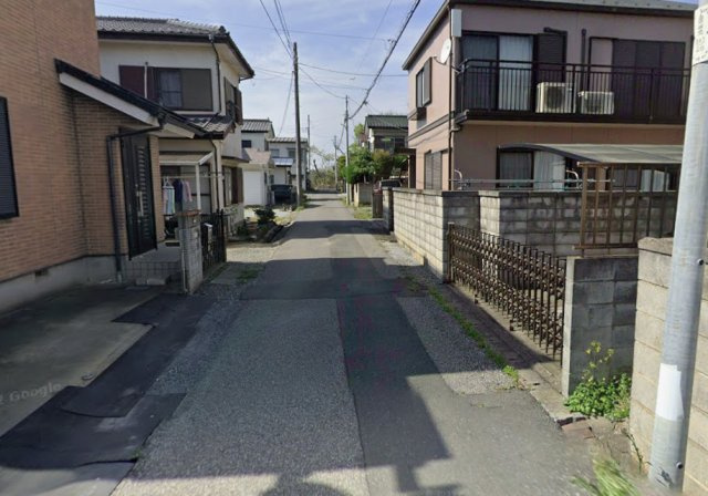東松山市野田　中古戸建　の前面道路含む現地写真