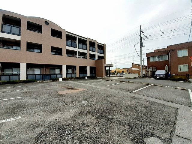車をお持ちの方に嬉しい駐車場付きの物件です