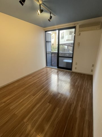 ゆったりした洋室です