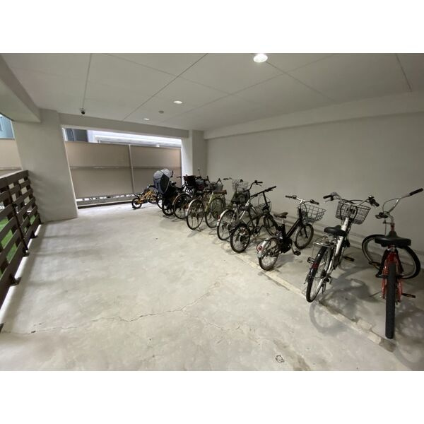 CITY SPIRE難波WESTⅡの駐車場