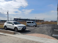 駐車場があるので、車を買う予定の方も安心です