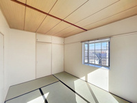 明るい色調の室内です