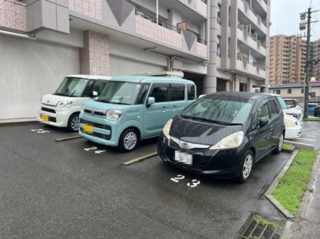 ホワイトキャッスル戸畑（C-35）の駐車場