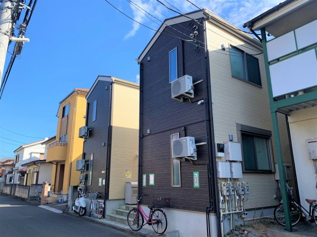 落ち着いた雰囲気の外観です