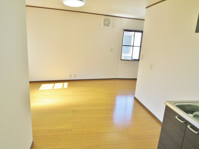 水回りから洋室方向