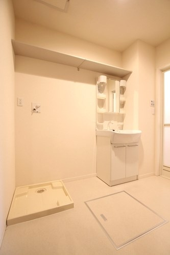 SHM アコールの独立洗面台|洗髪洗面台＋洗濯機置場※別部屋反転間取り写真につき若干相違有
