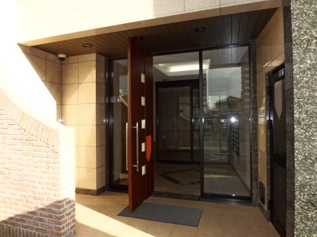 姫路市飾磨区三宅１丁目の賃貸マンションのエントランス