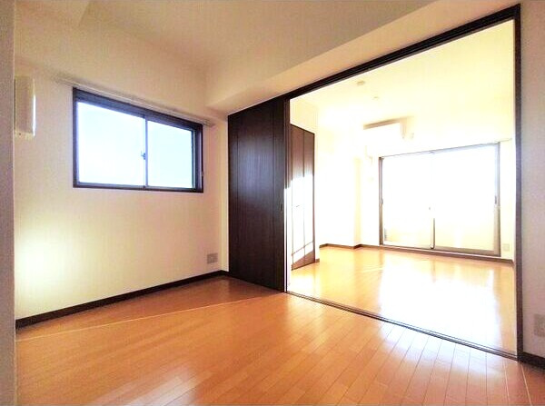 ソレイルコート桜本町の居間・リビング