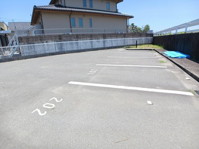 クレストヨコセキの駐車場