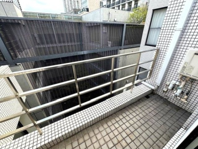 港区赤坂４丁目の賃貸マンションのバルコニー