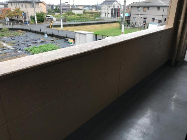 サンライズ高町のその他|間口が広く洗濯物も干しやすいベランダ