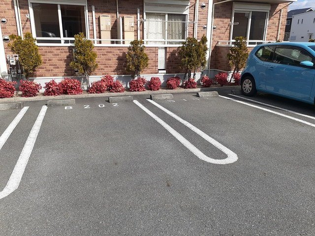 スイート　ガーデンⅡの駐車場