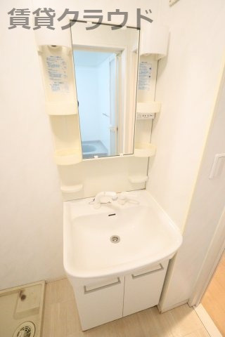 Ya-ECO　Houseの洗面所|朝の支度は、シャンプードレッサーが活躍します。