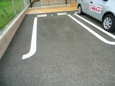 ルーチェ　カーサⅢの駐車場