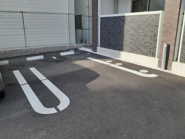 ｂｏｎｈｅｕｒ姫路栗山町の駐車場