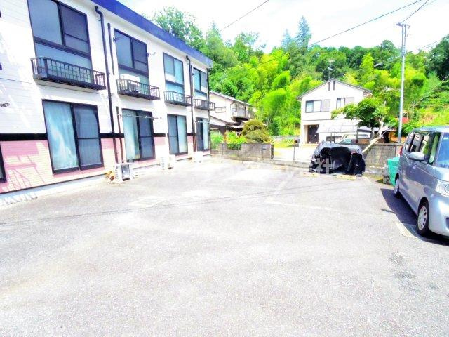 プレジールフォレストの駐車場