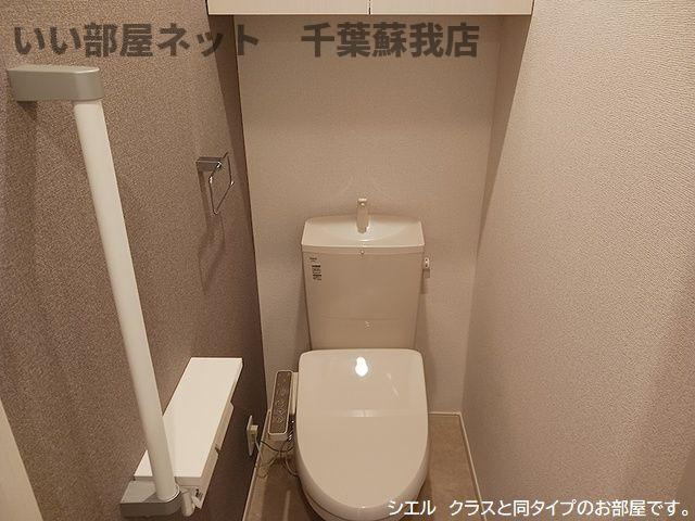 松ケ島１丁目アパートのトイレ|落ち着いた色調のトイレです