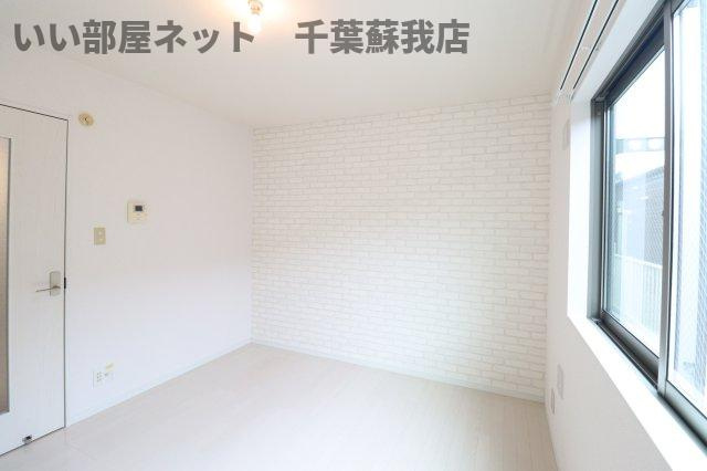 フォレストツインハウスⅡB棟の居間・リビング|こちらのリビングで趣味の時間をお楽しみください