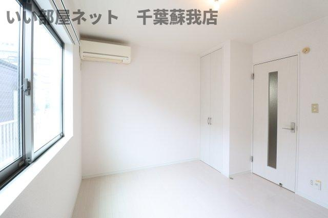 フォレストツインハウスⅡB棟の居間・リビング|こちらの居間で趣味の時間をお楽しみください