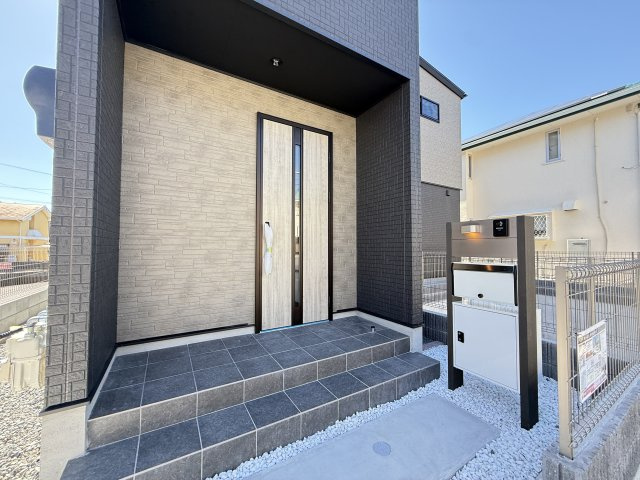 神戸市須磨区東白川台第１の玄関|■現地写真■
宅配ボックスも完備していて、大変便利にお使い頂けます◎●