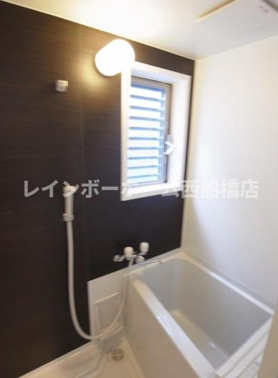 ＣＲＥＷＨＯＵＳＥ東松戸の浴室