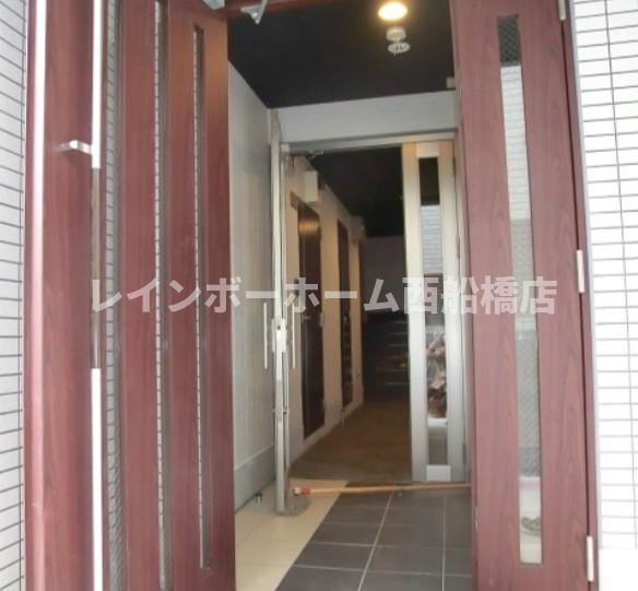 ＣＲＥＷＨＯＵＳＥ東松戸のエントランス