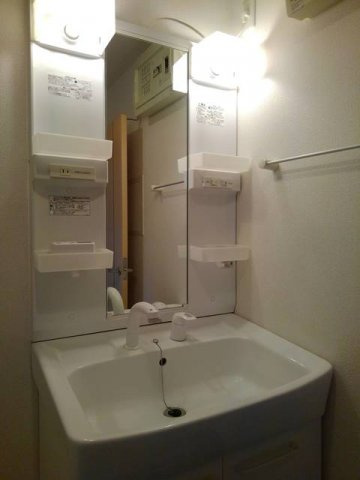 バンベールⅡの洗面所|明るい洗面所です