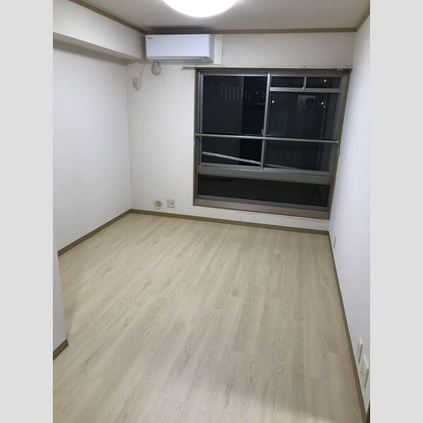 フルーレ辻町の居間・リビング