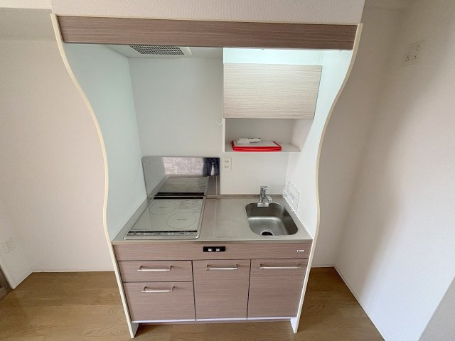 セレニテ新大阪カルムのキッチン