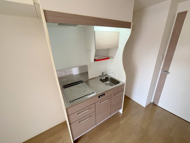 セレニテ新大阪カルムのキッチン