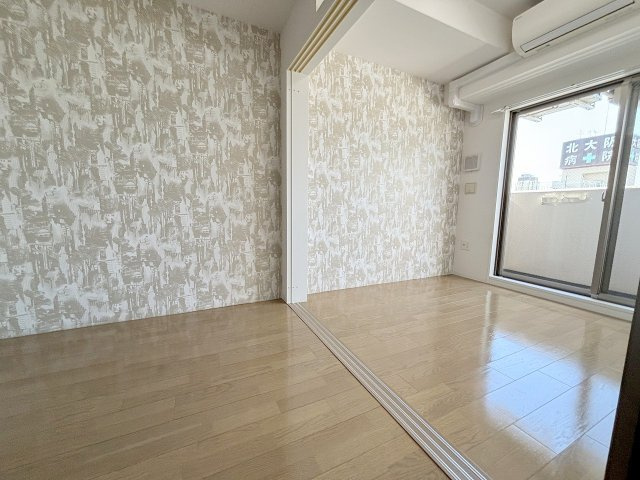 セレニテ新大阪カルムの居間・リビング