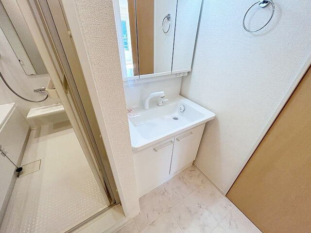 ピンズ唐津Ⅳの洗面所|広い洗面スペース