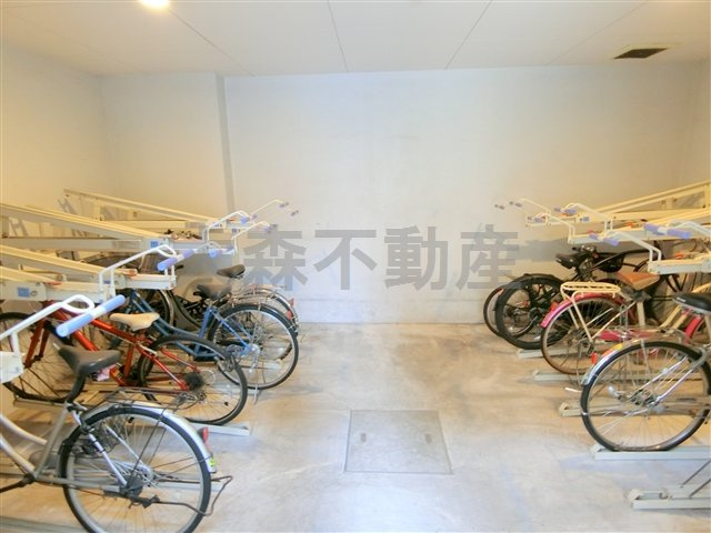 デュオ・スカーラ大森のその他共用部分|屋根付きラック式の駐輪場　空き状況等詳細はお問合せください。