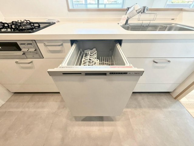 ソワール新檜尾台８号棟のキッチン|キッチン新調しております。食器洗い乾燥機付きで家事の効率UP嬉しい設備満載です♪