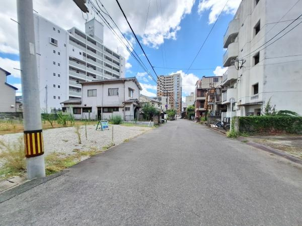 千代町3丁目1期2号棟の前面道路含む現地写真|前面道路含む現地(2026年8月撮影)