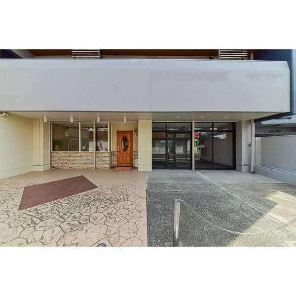 リセンス清水【　1階路面店　】